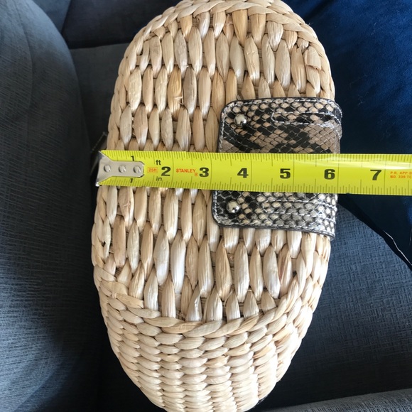 COPY - Guess Straw Bag - Picture 8 of 10